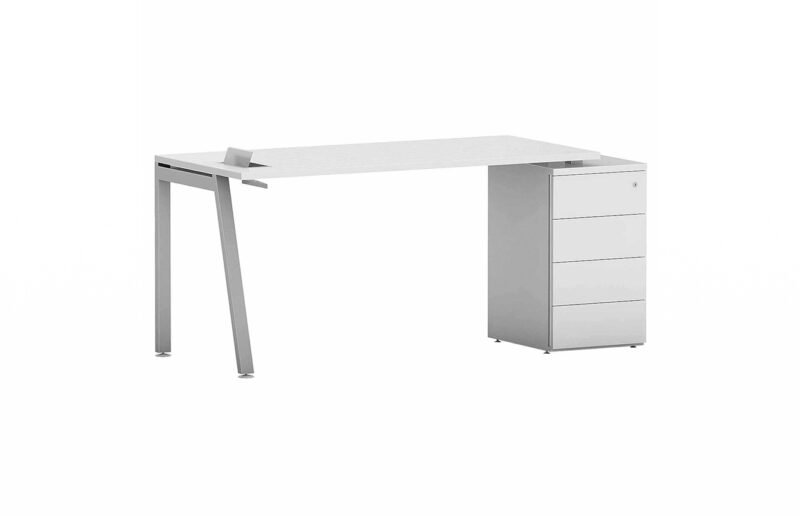 Mesa de traballho com gaveteiro lateral e  caixa para tomadas OP2