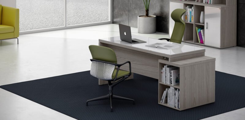 Mesa  diretoria com  tampo  de vidro prima 40 mm  e gaveteiro  lateral  com  nicho  frontal